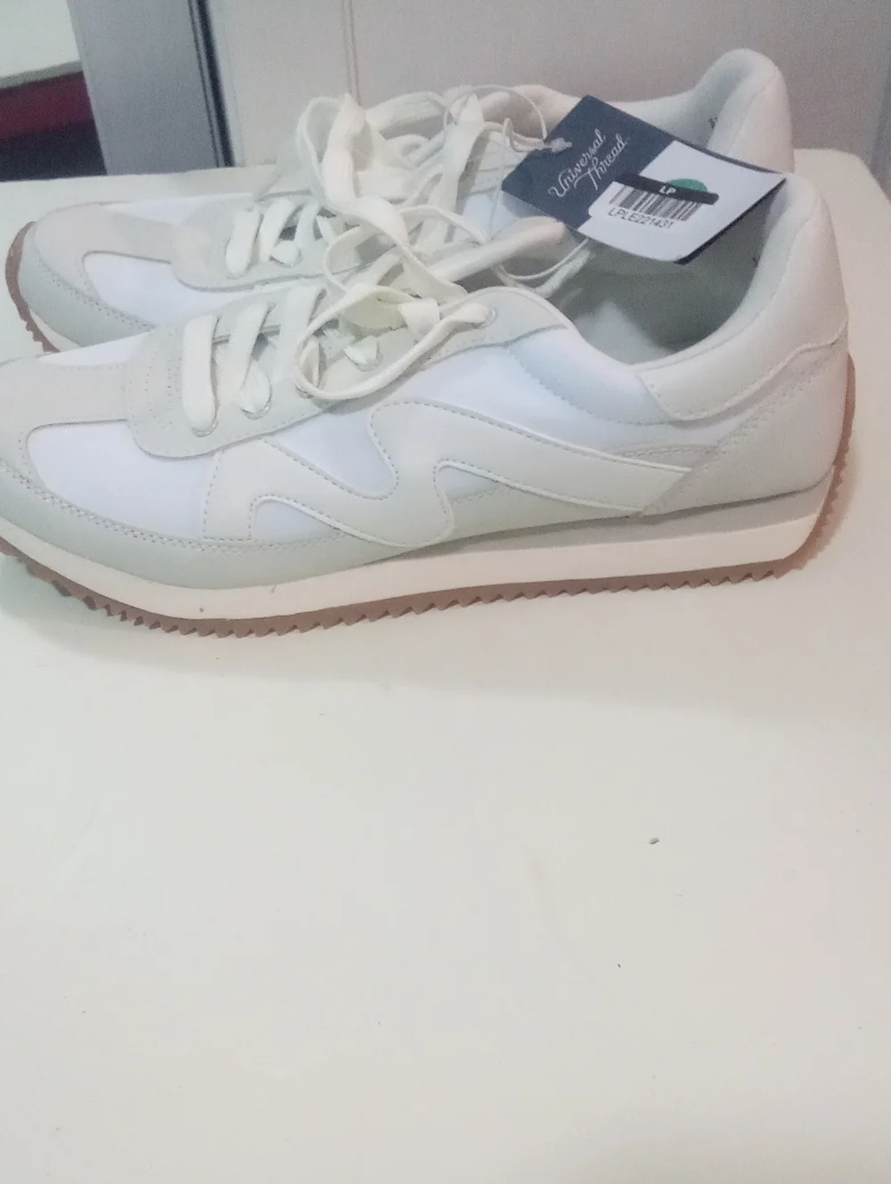 Men's Universal Thread White and Tan Lace-Up Sneakers Sz 9 1/2 NWT $42